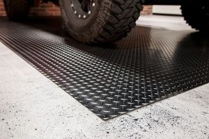 ورق آجدار علاوه بر استحکام بالا مانع لغزش افراد و وسایل نقلیه می شود.