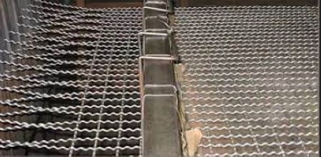 تصویر توری مشبک یا همان فنس پرسی.