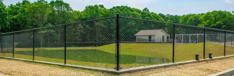 فنس به عنوان دیوار.