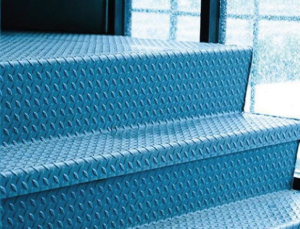 تصویر پله ساخته شده با ورق برجسته